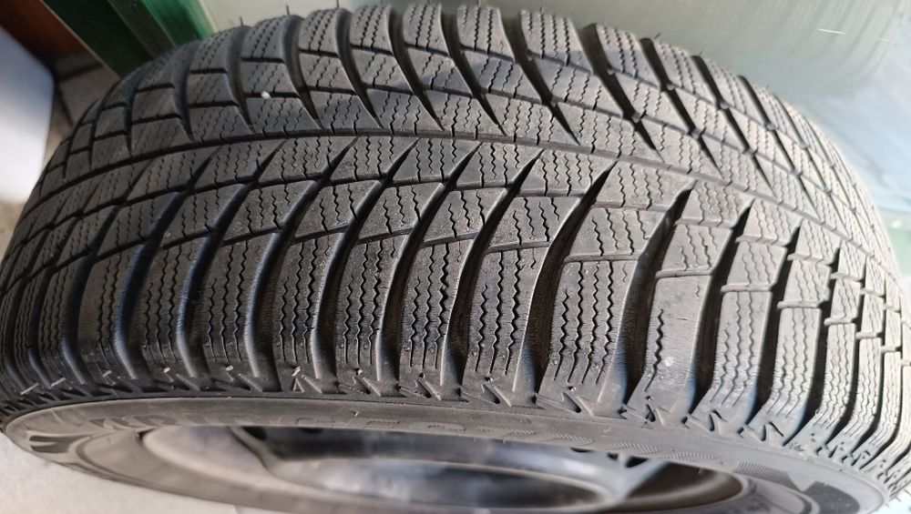 Автомобилни зимни гуми bridgestone 195/60/15