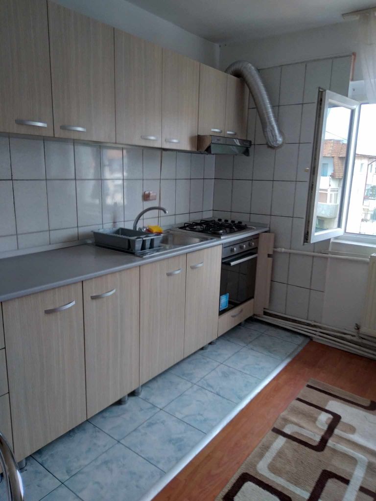 De închiriat apartament mobilat