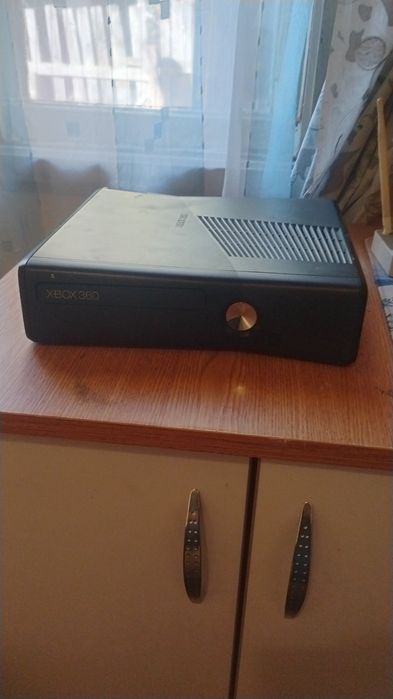 Xbox 360 e  in stare foarte buna
