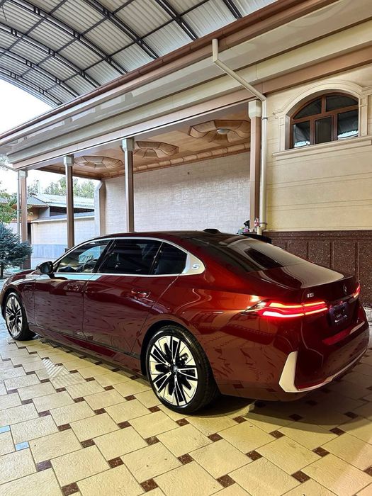 Bmw i5 35L luxury masla
