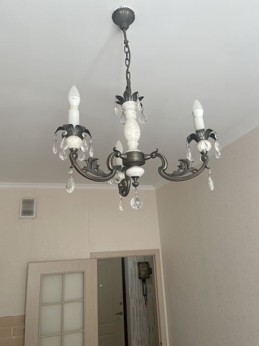 Продам люстры три штуки