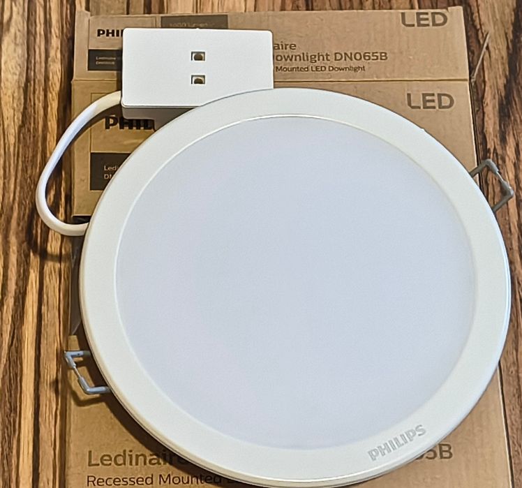 8 buc x spot LED de încastrat (downlight)Philips, model Ledinaire Slim