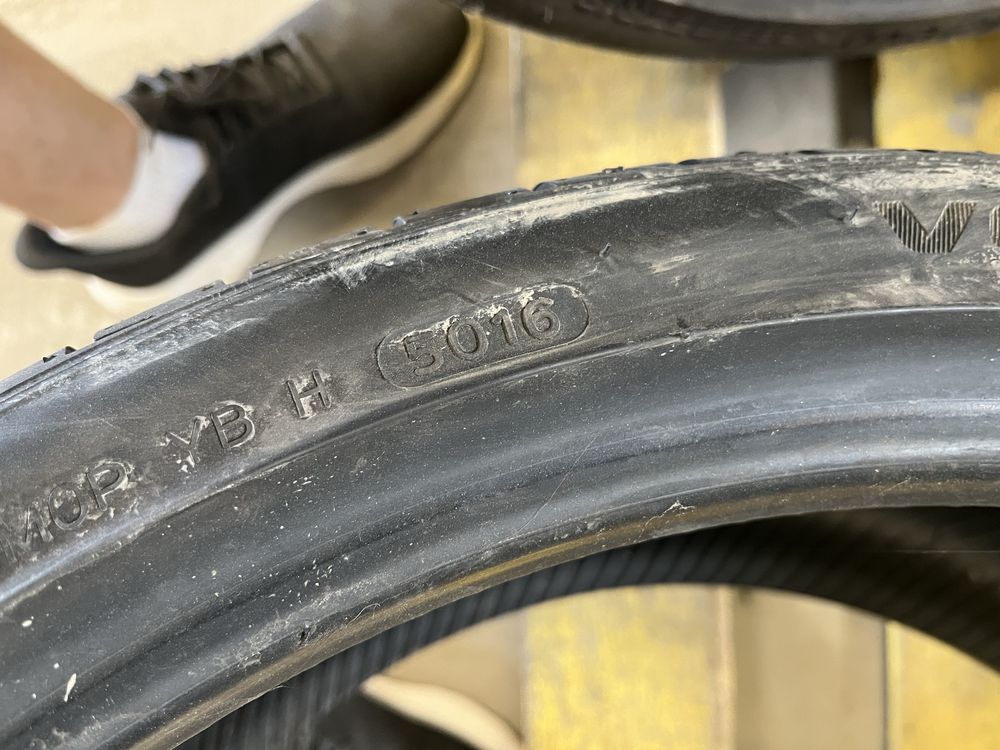 2 бр Летни гуми 235/35/19 Hankook