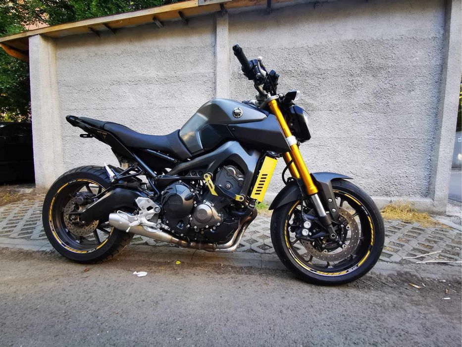 Yamaha mt 09 (2015)