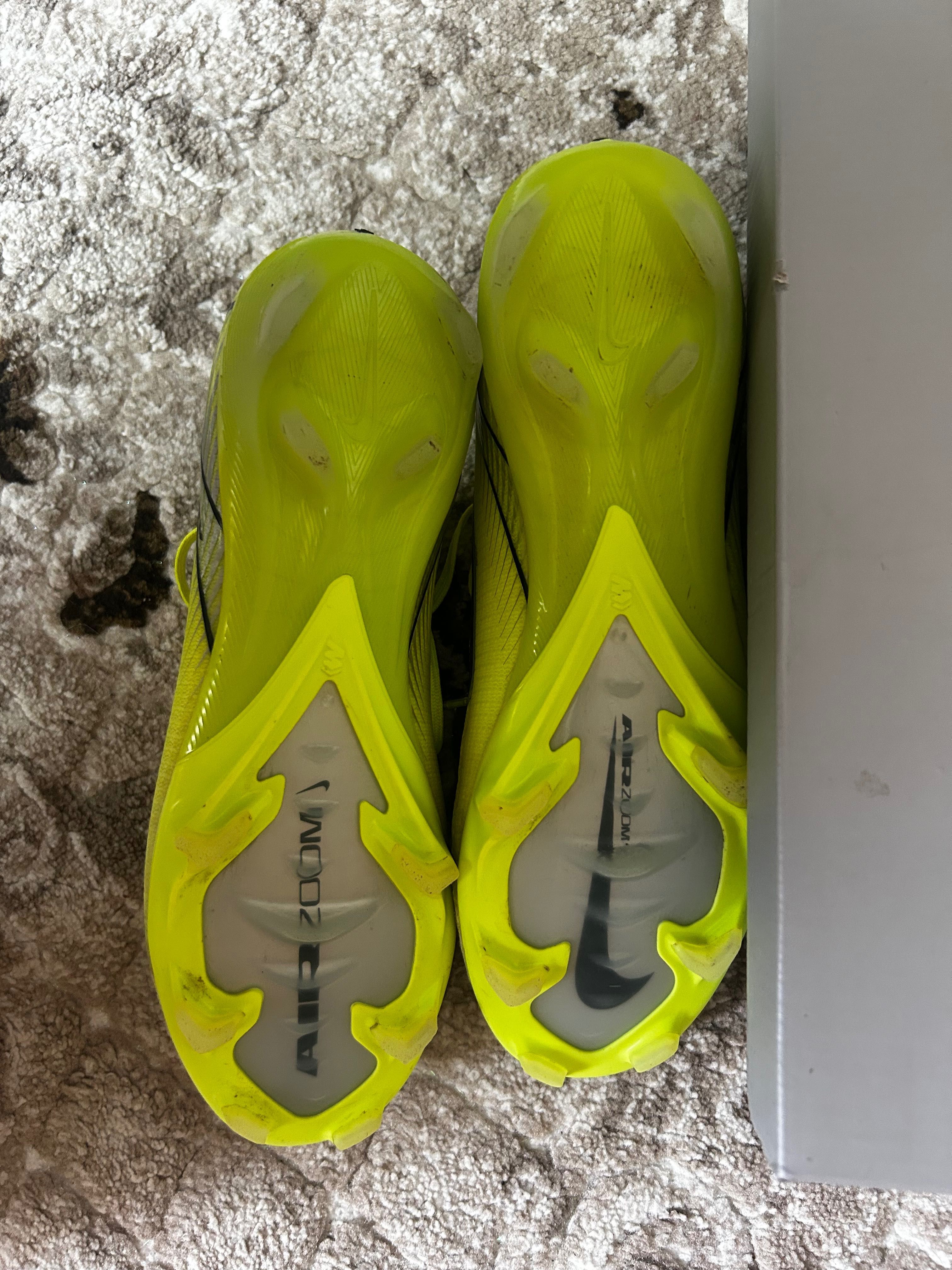 Продавам калеври Nike mercurial