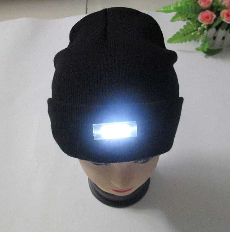 Светеща зимна шапка с 5 LED диода + Батерии