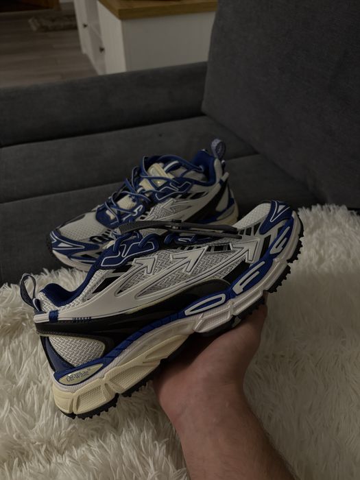 Off White “Be Right Back”