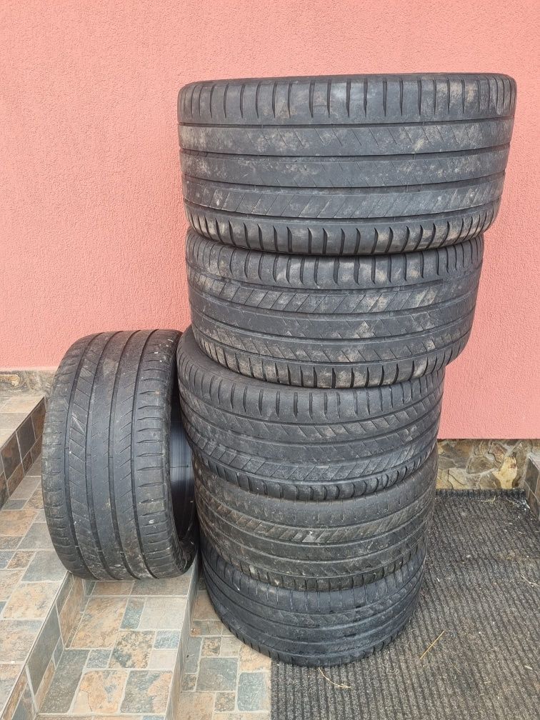 Anvelope vara 295/35 R21