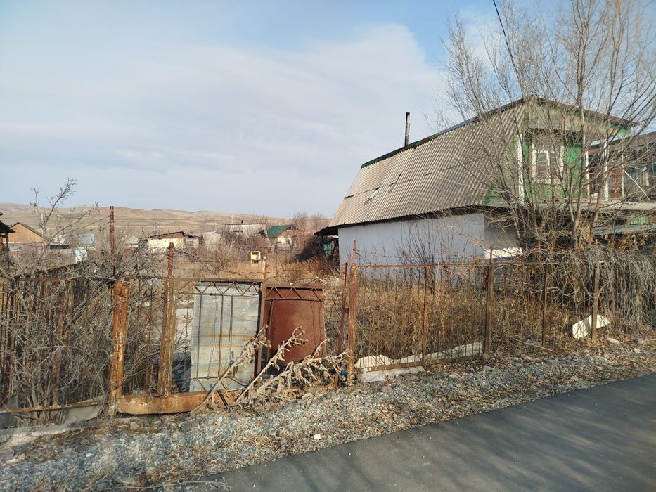 Продаеться дача в красном камне