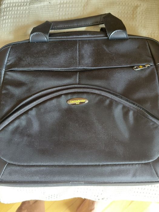 Продавам бизнес чанта samsonite