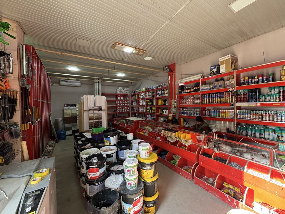 Навоий шахар дархон бозорда 54квм (9*6, подвали хам бор)дукон сотилади