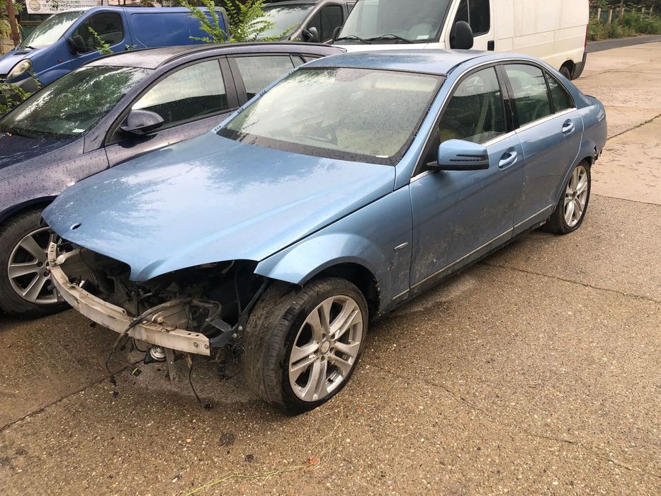 Dezmembrez Mercedes Benz C Class W204 C200 cdi bleo 2010