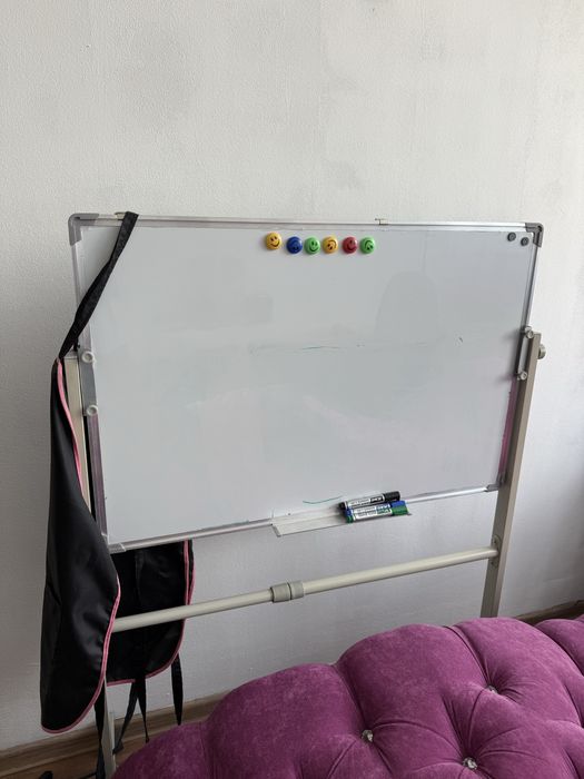 Диван и столик в отличном состоянии