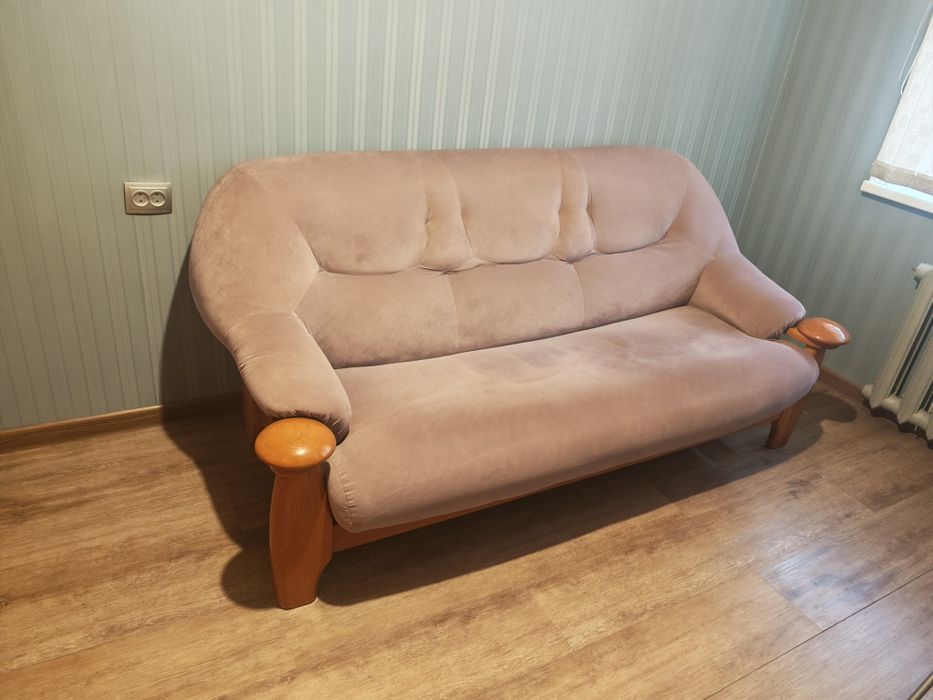 Диван деревянный