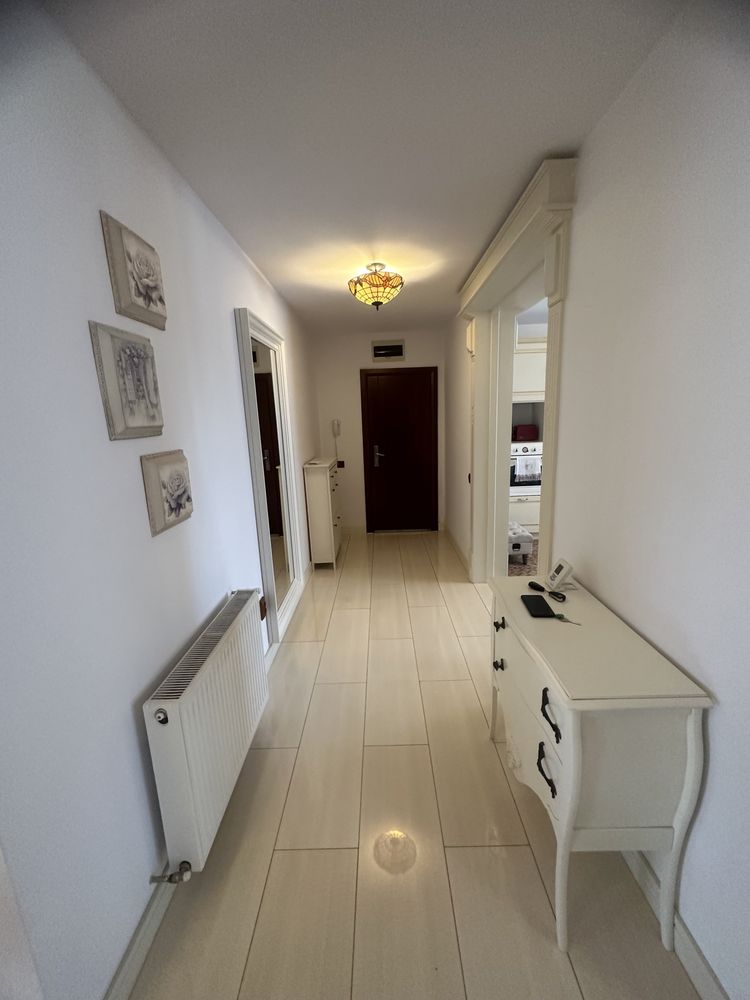 Vand Apartament cu garaj,beci si loc de parcare!