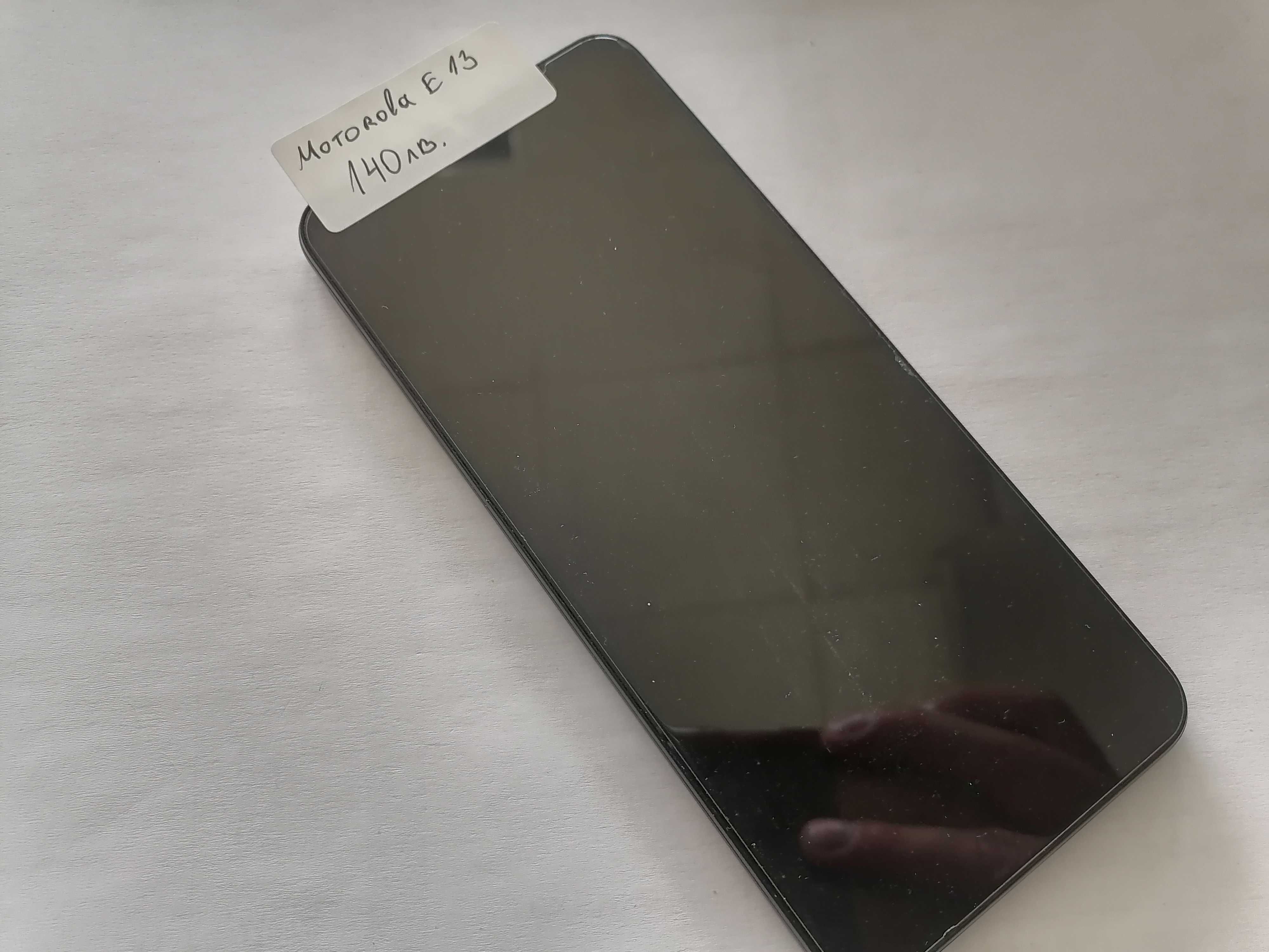 Мобилен телефон Motorola E13