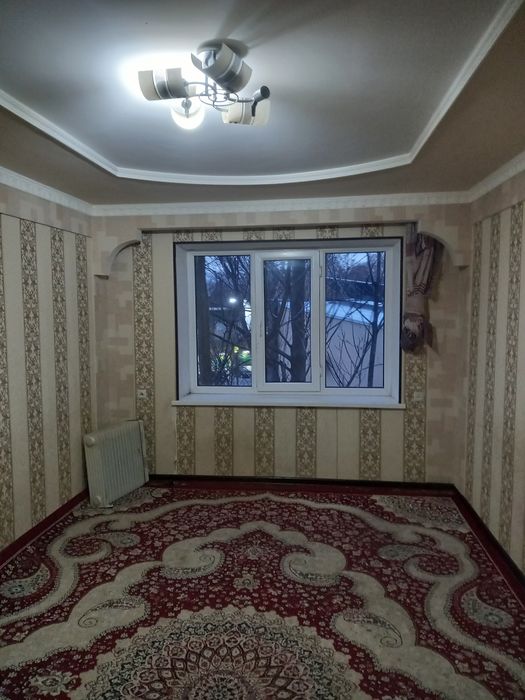 Сдаётся 1 ком кв в чирчике 2 этаж около гурпарка рядом 3 школы