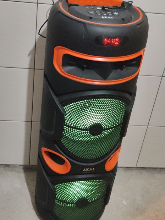 Vând boxa akai aveți detalii în poze