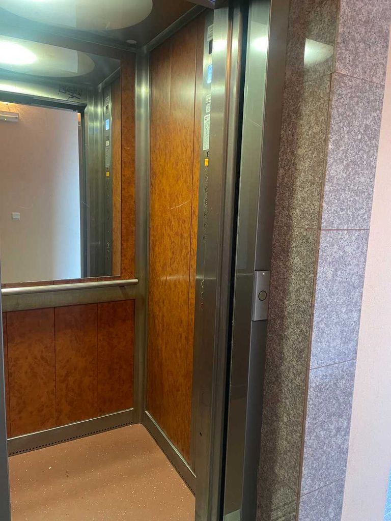 Продава се Тристаен апартамент в Варна, Галата - 100 кв.м за 1950 €/кв.м - Снимка #13