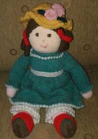Ръчно изработена плетена кукла