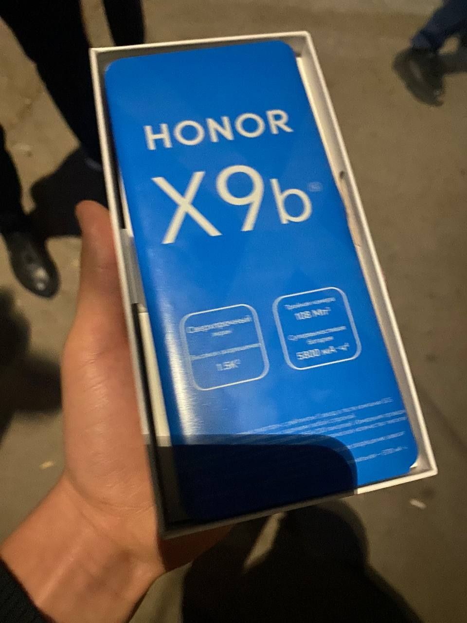 Sotiladi srochna Honor X9b 12/256 holati yangi