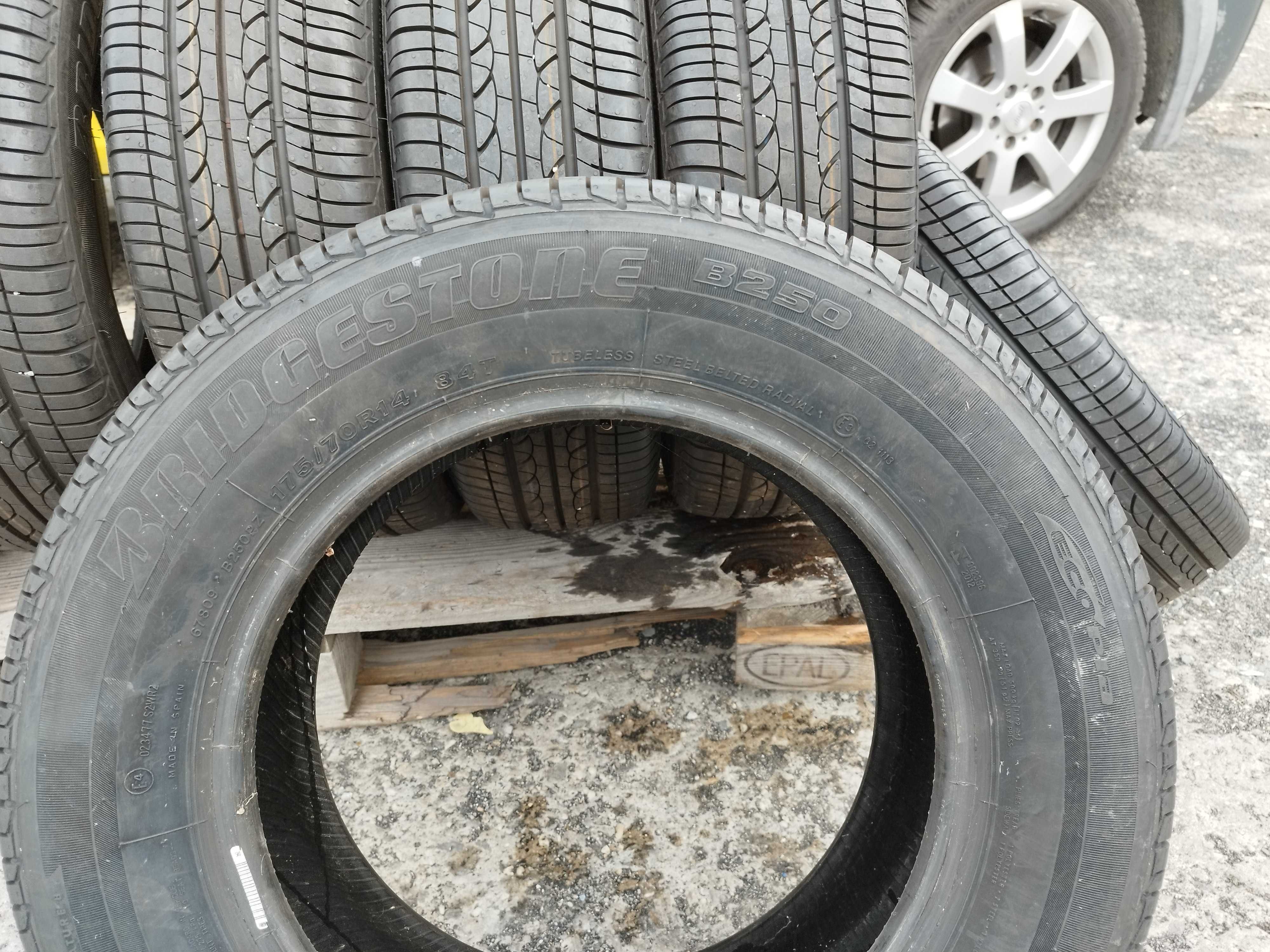 175/70/14 Bridgestone B250 2016г Чито нови Намалена цена