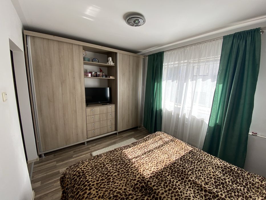 De vanzare apartament 2 camere, etaj 3, zona Piata mica