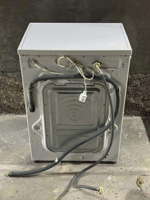 Kir moshina sotiladi