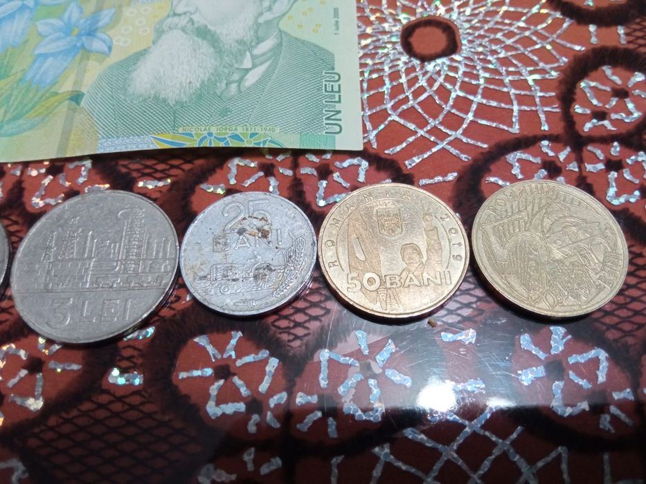 Vând colectie bancnote și monede vechi