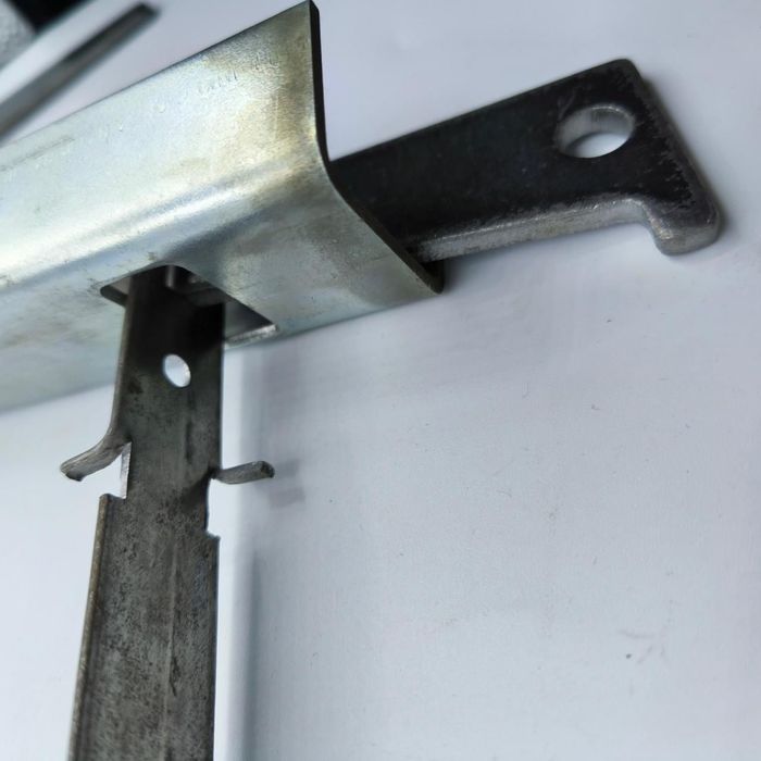 Accesorii cofraje: Montanti, Distantieri, Vincluri, Cravate, Coltare