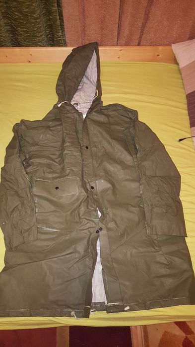 Vand pelerina de ploaie marime XL, 3 XL si 48