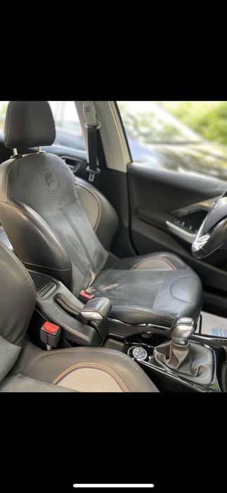 Peugeot 2008 1.2 PureTech Crossway