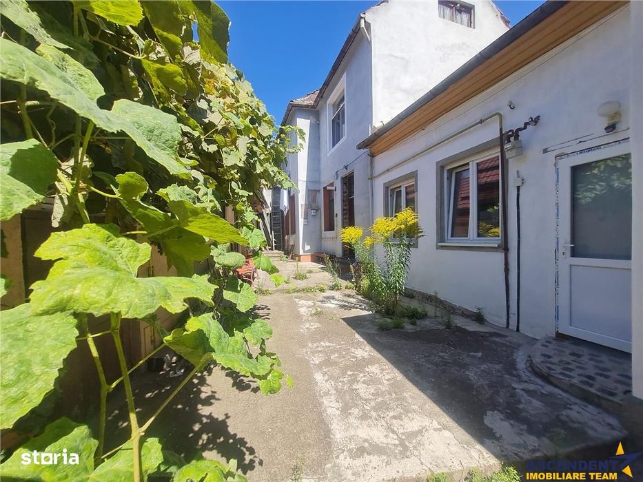 Camin cochet, chiar in inima orasului, etaj 1, perfect pentru locuit s