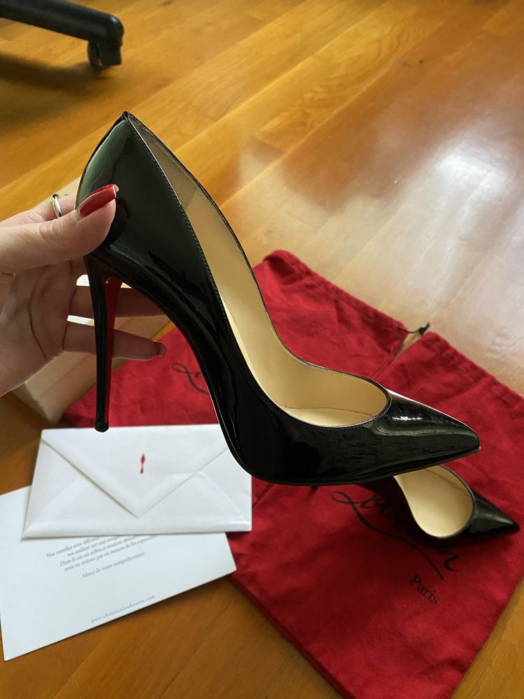 Елегантни обувки Christian Louboutin