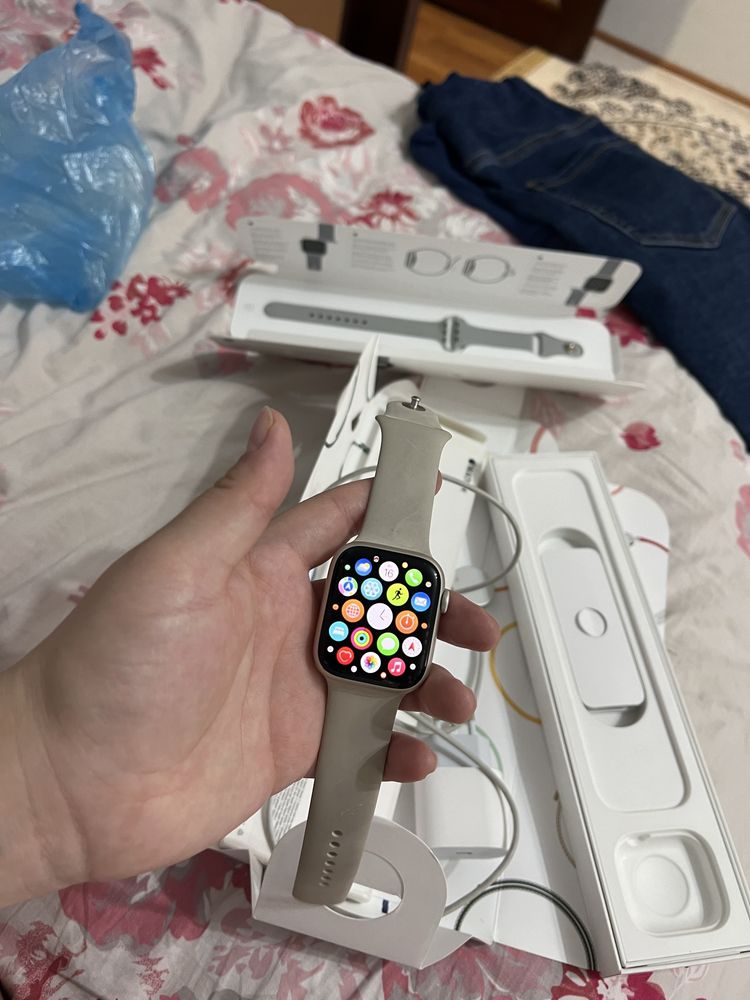 Продам часы Apple Watch 7