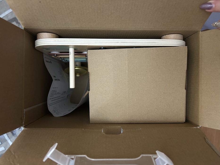 Продавам детска дървена активна маса