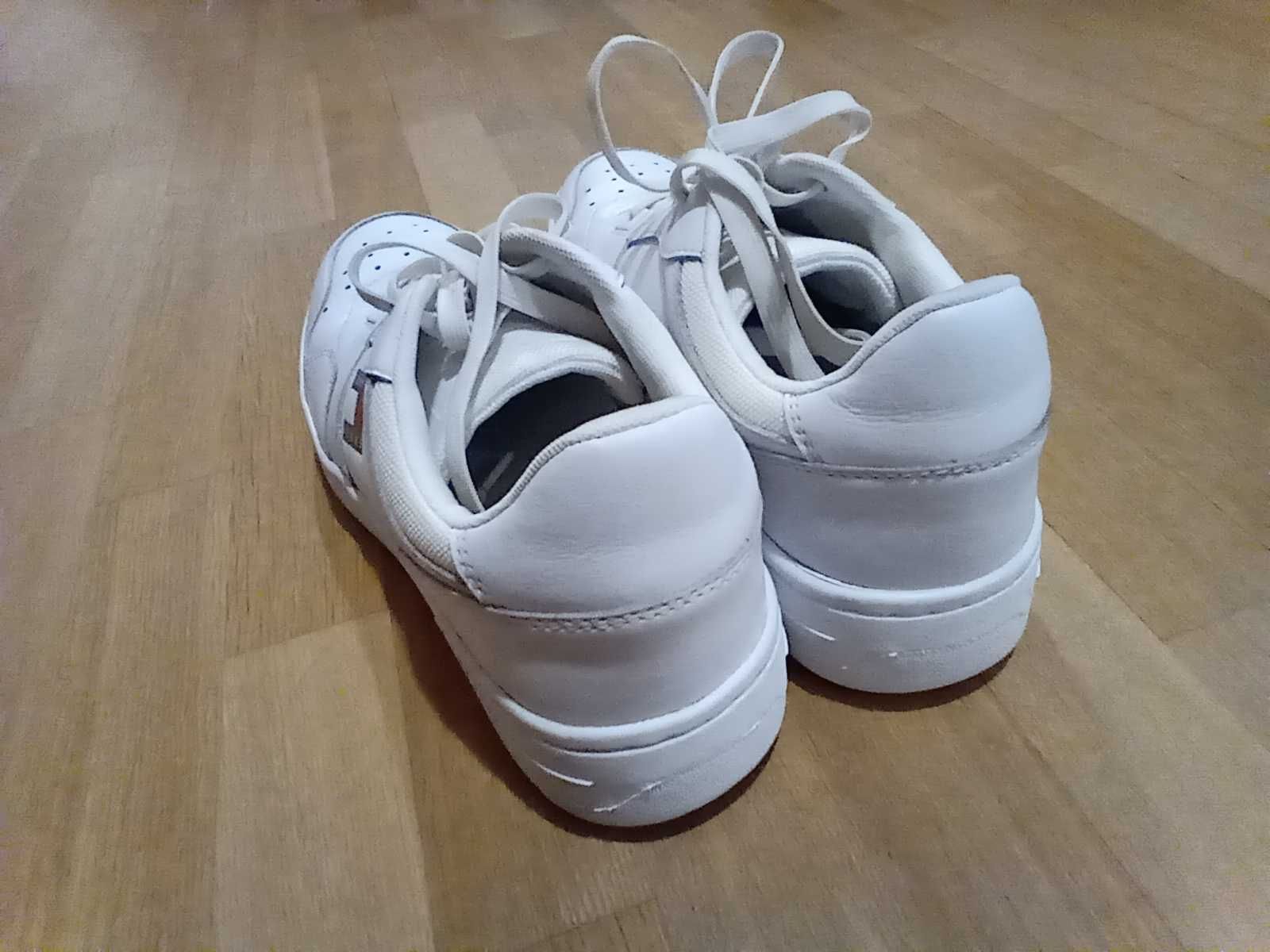 Tommy Hilfiger оригинални кожени бели спортни обувки номер 40