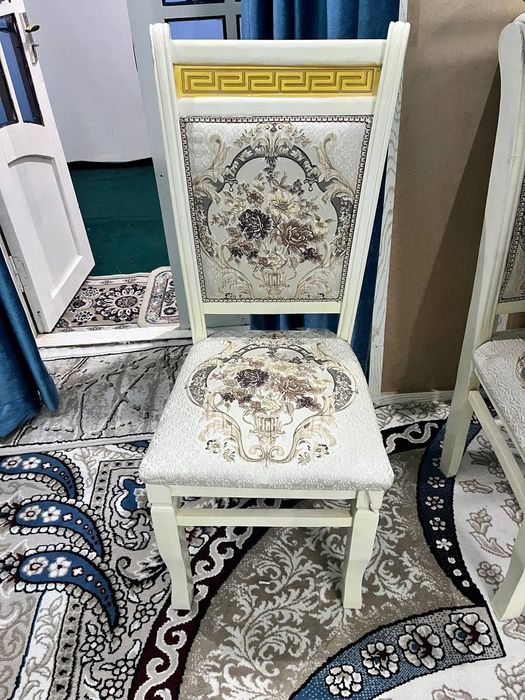 Bagema. Stol stul. Korpacha va yostiqlar