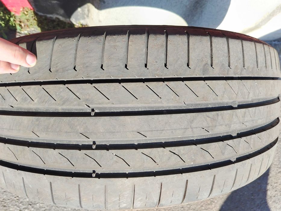 Vând 2 anvelope 235 50 18 vara dot 2019