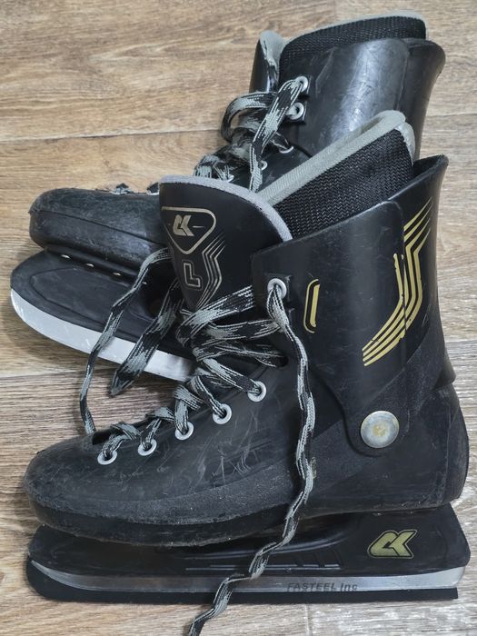 Продам коньки хоккейные