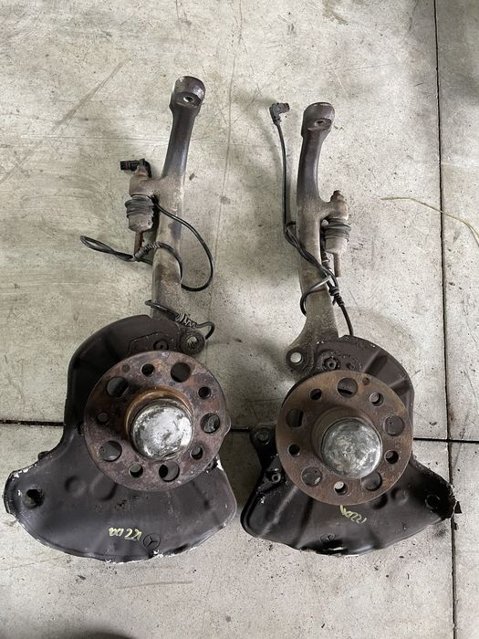 Fuzeta stanga / dreapta Mercedes w221 s class