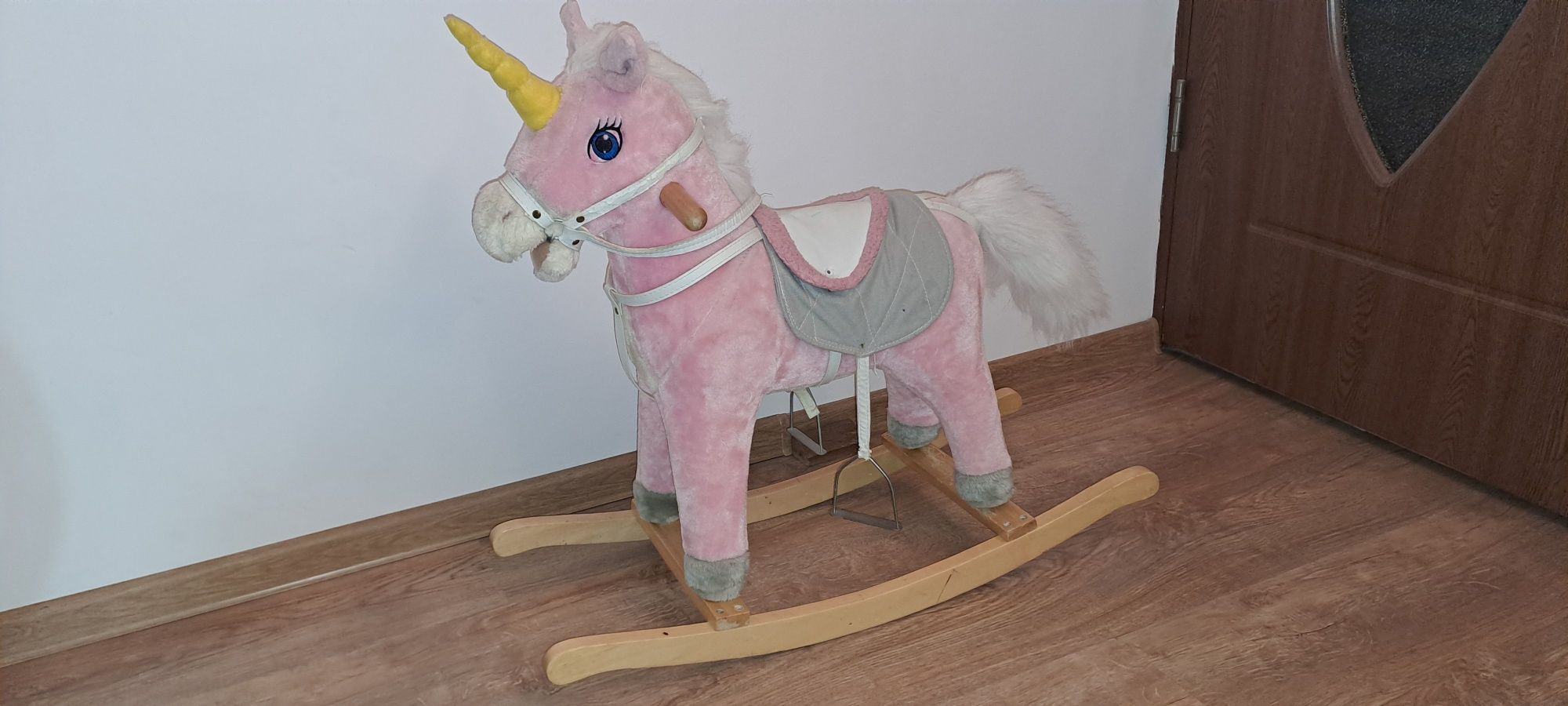 Unicorn roz balansoar cu sunete