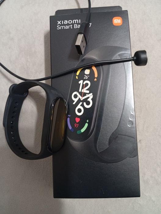 Продам xiaomi mi band 7 почти новый