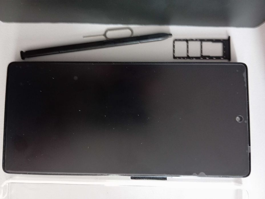 Нов неупотребяван смартфон 12GB RAM/512GB ROM с отлична камера 108MP