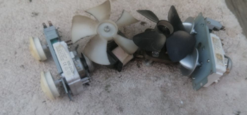 Vând 2 transformatoare microunde