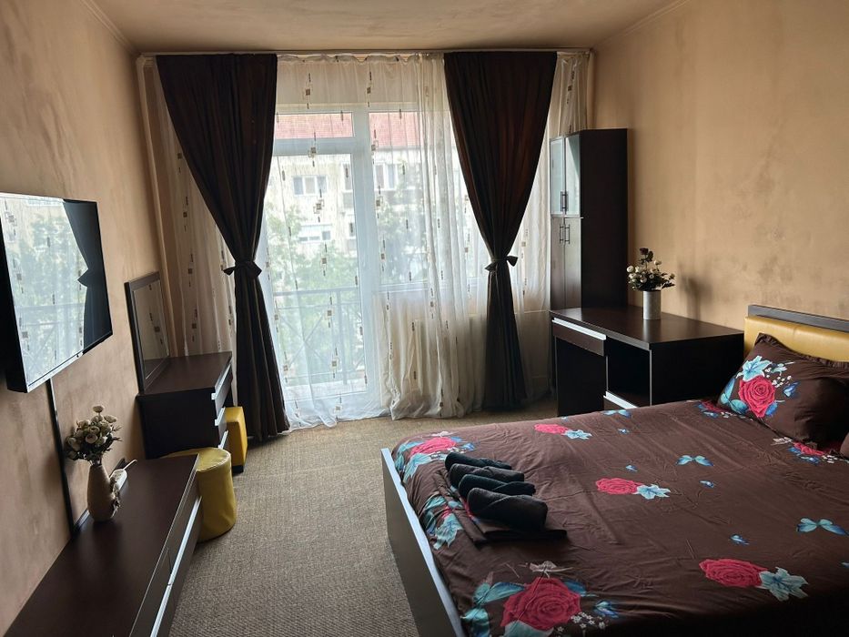 Vand perdea cu draperii