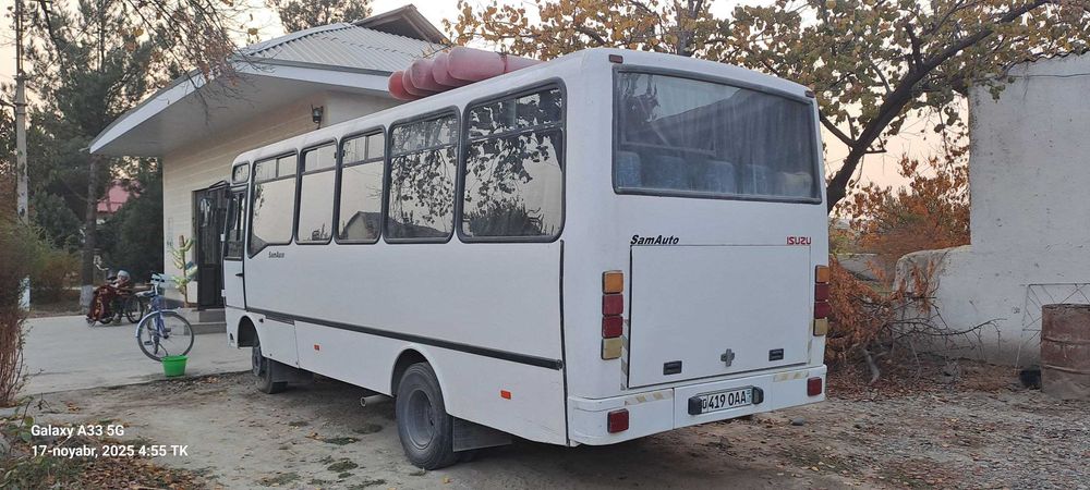 Avtobus ISUZU SAZ NP 26