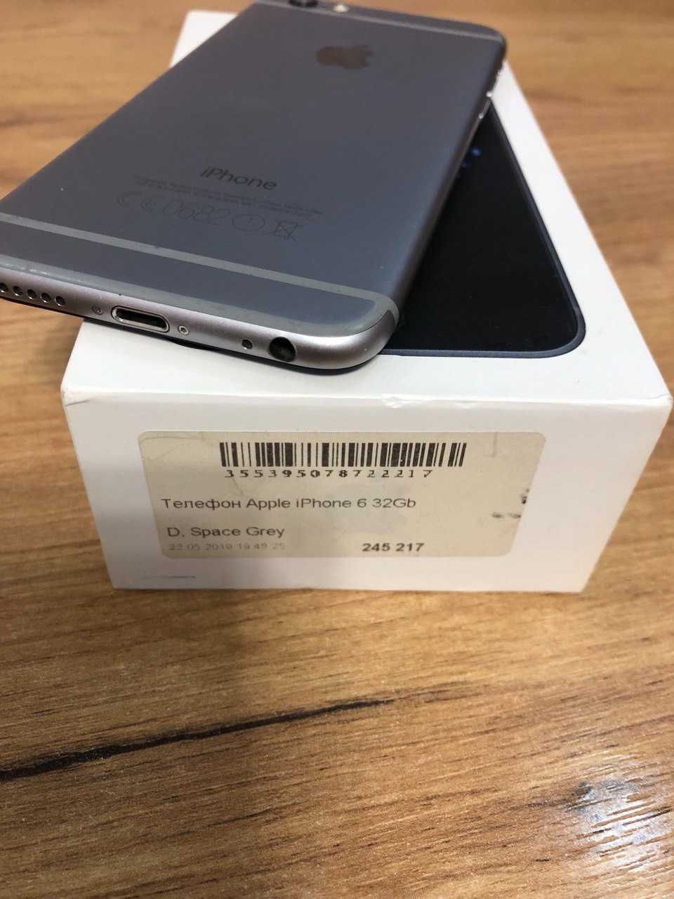 iPhone 6 в превосходном состоянии в коробке и подарком (чехол-книжка)