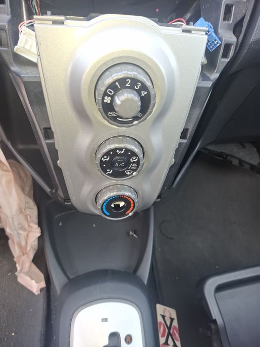 Toyota Yaris 2008 година 1.3 VVT-I  бензин Автоматик  87к.с