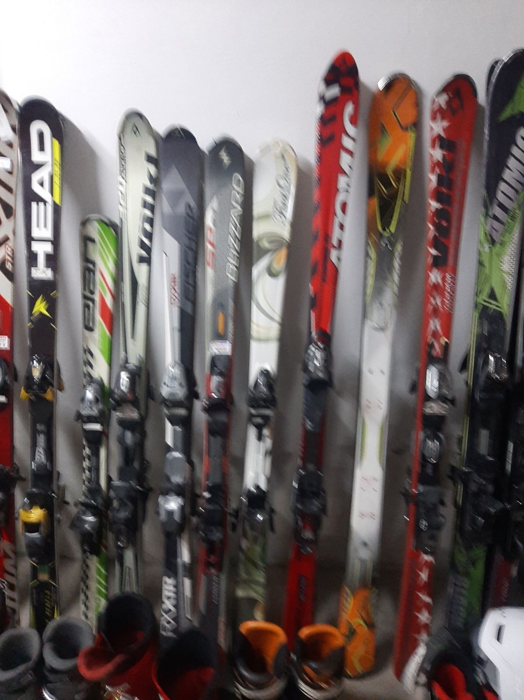 Ски и ски ботуши и аксесоари